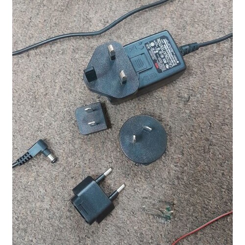 SECA 664 - Switch Mode Power Adapter / Charger - 12V 0.5A 6W