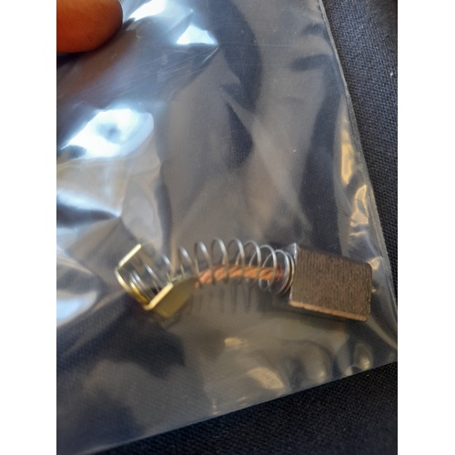 Peak, 7  x 11mm Carbon BRUSH